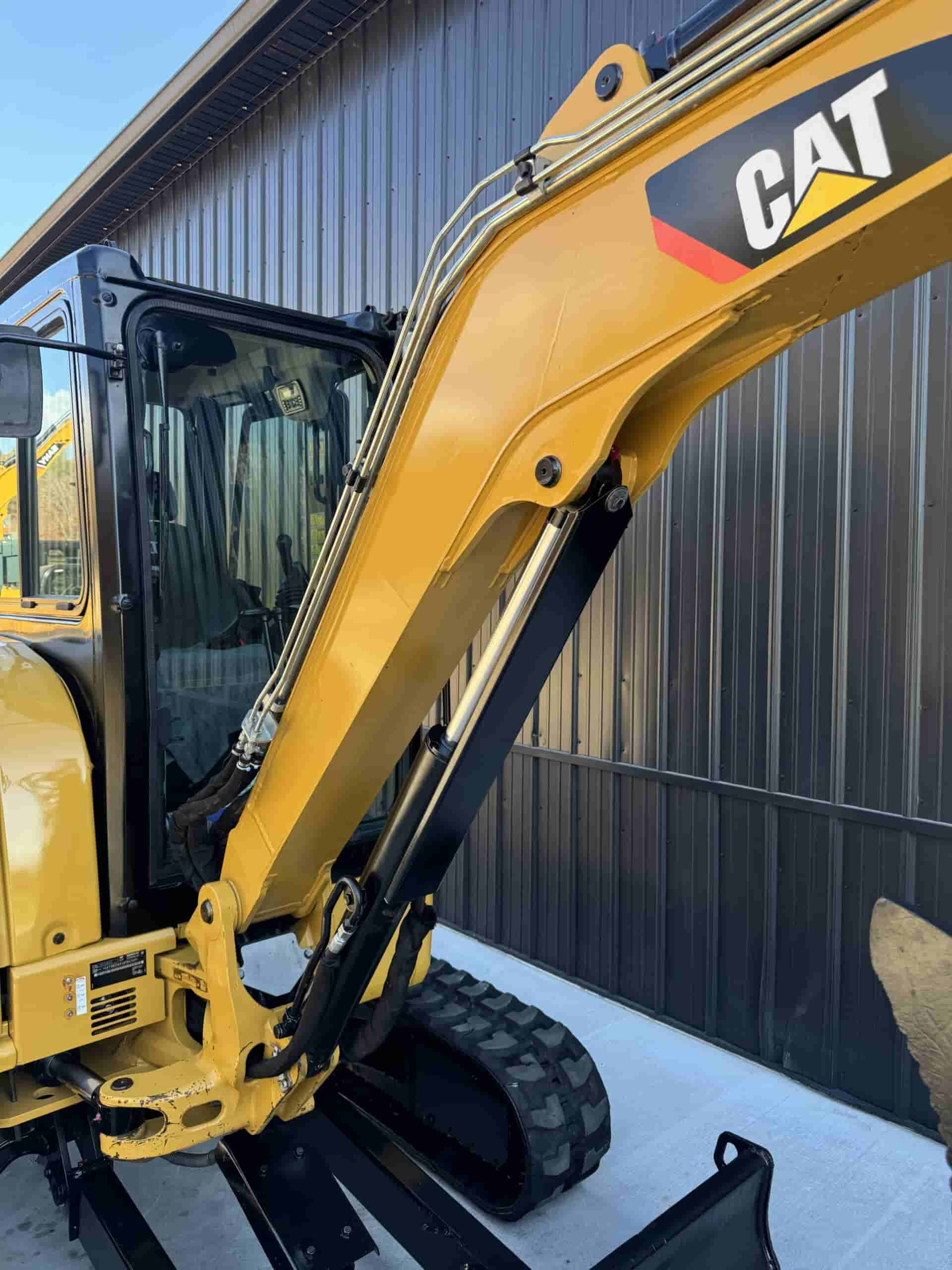 2019 CAT 303.5E2 CLEAN
